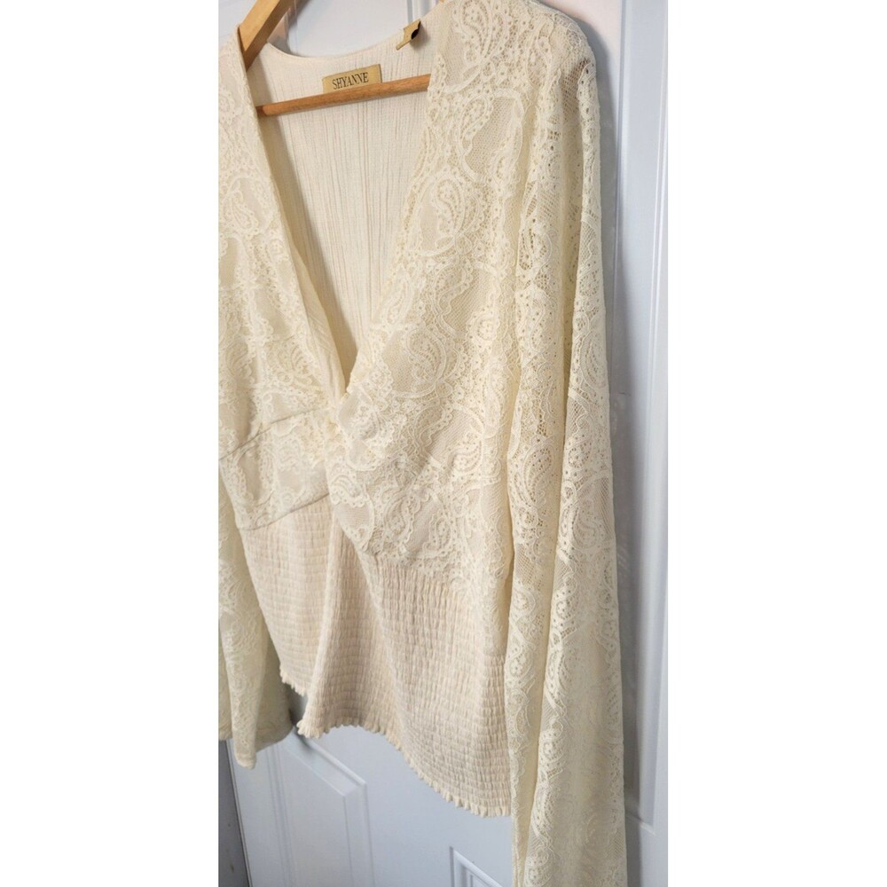 Shyanne Long Bell Sleeve Lace Top Size XXL - Picture 5 of 7